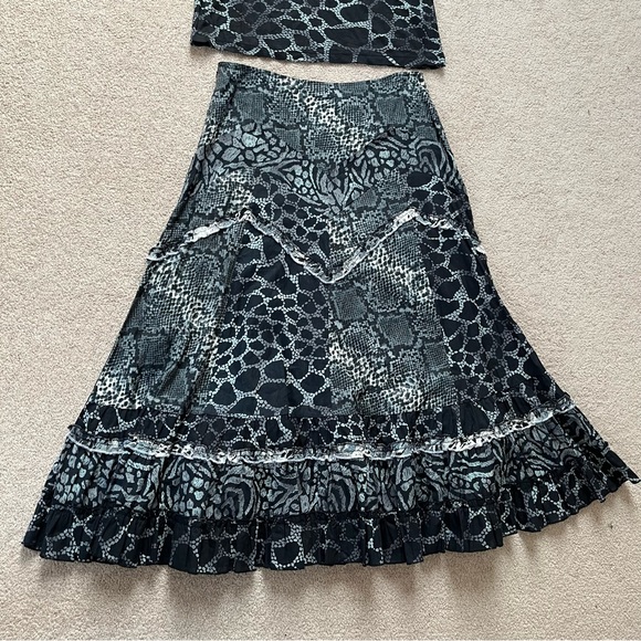 N.Y.P.L Collection Cheetah 3/4 Sleeve and Mid-Length Skirt - Picture 3 of 4